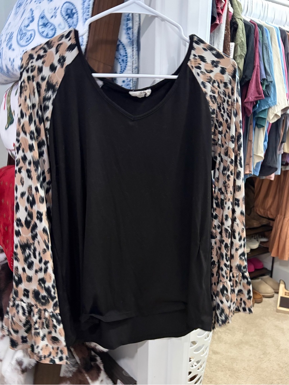 Ninexis Women’s black leopard print bell sleeve
